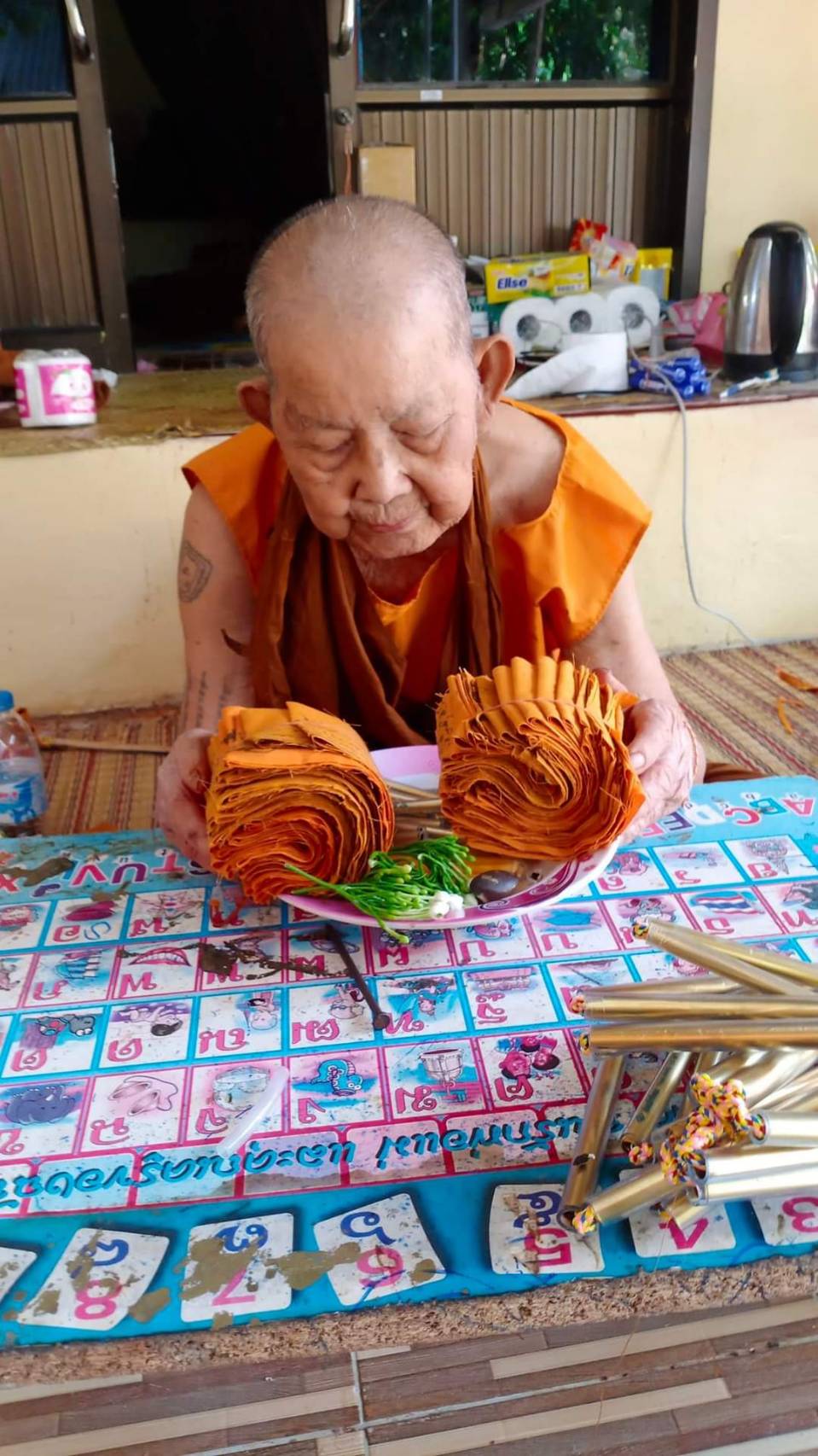 ผ้ายันต์ กันภัยพิบัติ (จารมือ) หลวงปู่สิงห์โต จิตฺตธมฺโม สำนักสงฆ์ป่าทรงธรรม จ.อุบลราชธานี