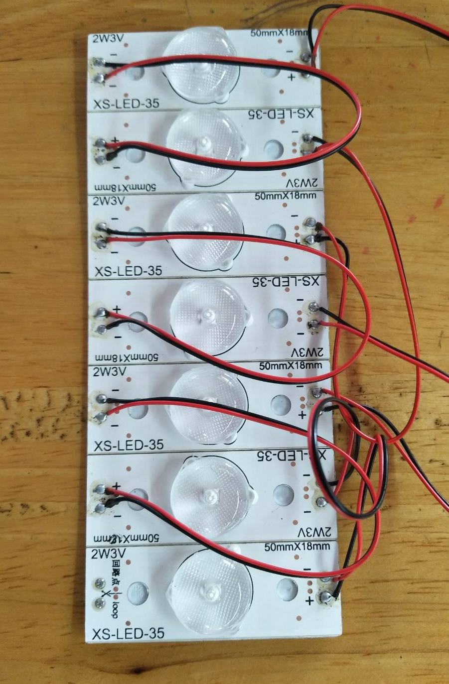 หลอดDIY กลม 3V 2W มีเทปกาว 2 หน้าติดมาด้านหลังให้เรียบร้อย