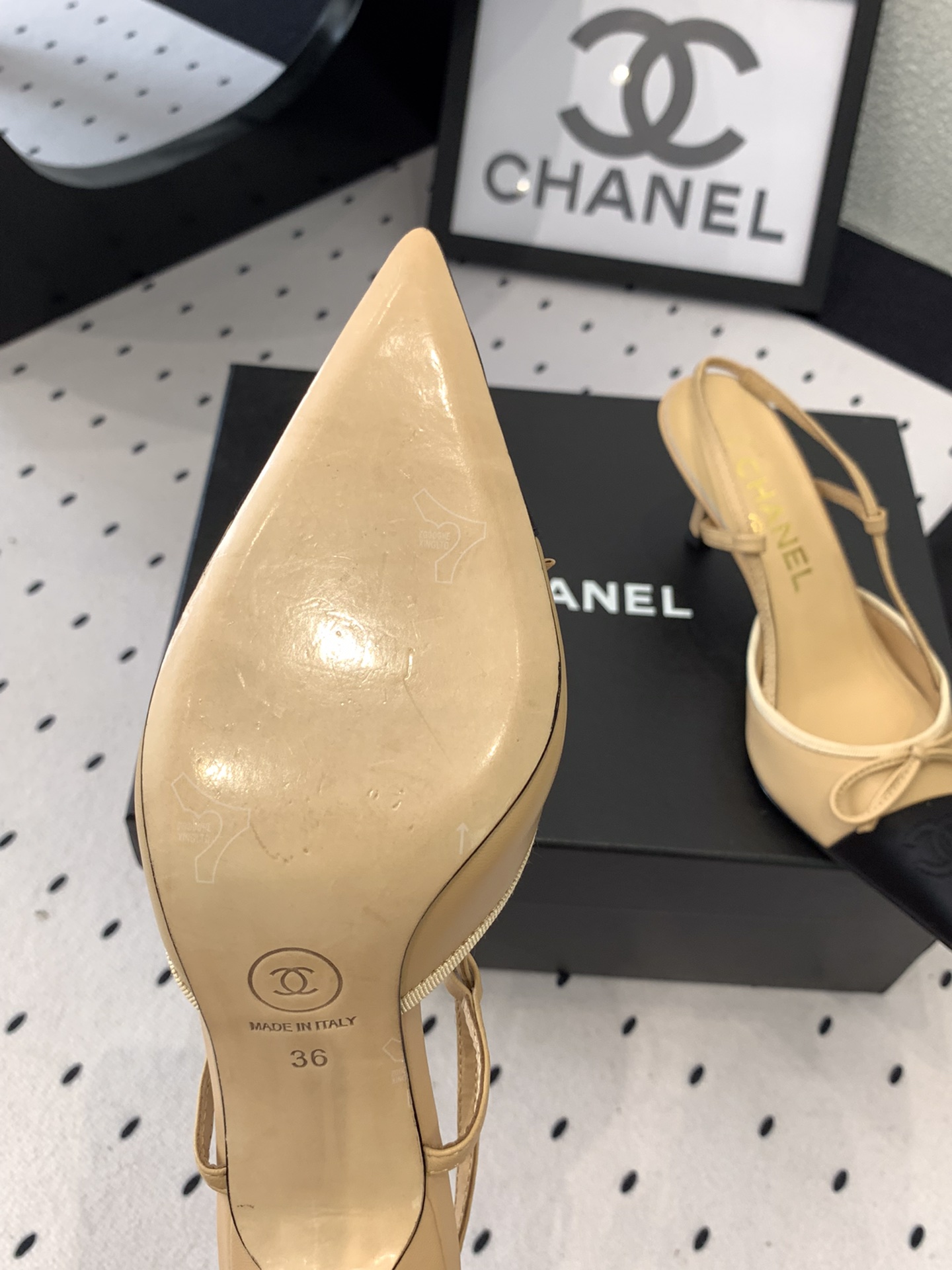 [Pre-order] รองเท้า Chanel Beige/Black Leather Bow CC Cap Toe Pointed Pumps Sling back Heel เกรดที่ดีที่สุด สำเนา