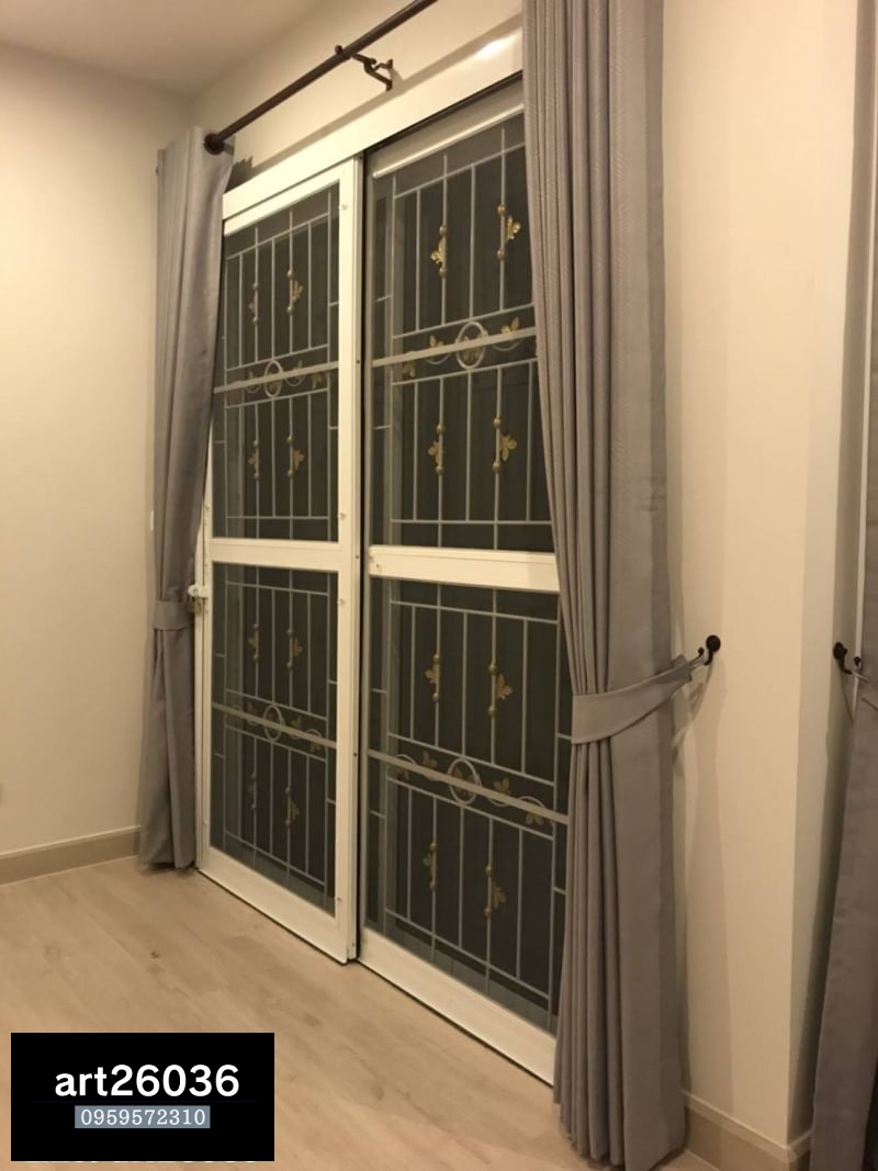 เหล็กดัดสีอบพร้อมมุ้งลวด ลายผีเสื้อ ผ้าม่าน บานประตู