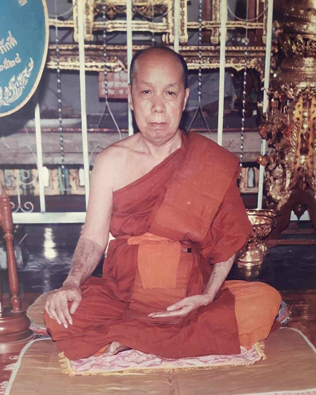 พระทันตธาตุครูบาอุ่นคำ วัดผาสุการาม จ.เชียงราย เจ้าของเดิมชื่อลุงสงวน เคยเป็นคนขับรถและเป็นศิษย์ใกล้ชิดหลวงพ่อตี๋ วัดพรหมวิหาร เคยรับใช้และสะสมวัตถุมงคลของครูบาอุ่นคำ ลุงสงวนอยู่บ้านป่าเหมือด อ.แม่สาย เสียชีวิตเมื่อวันที่ 9 มีนาคม 2558 อายุ 78 ปี