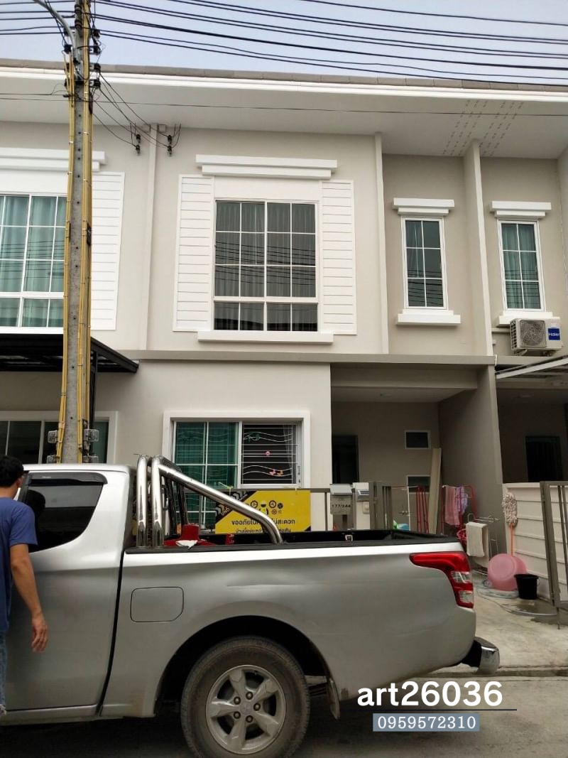 ผ้าม่านโทนสีดำ หน้าต่าง ประตู เหล็กดัด มินิมอล