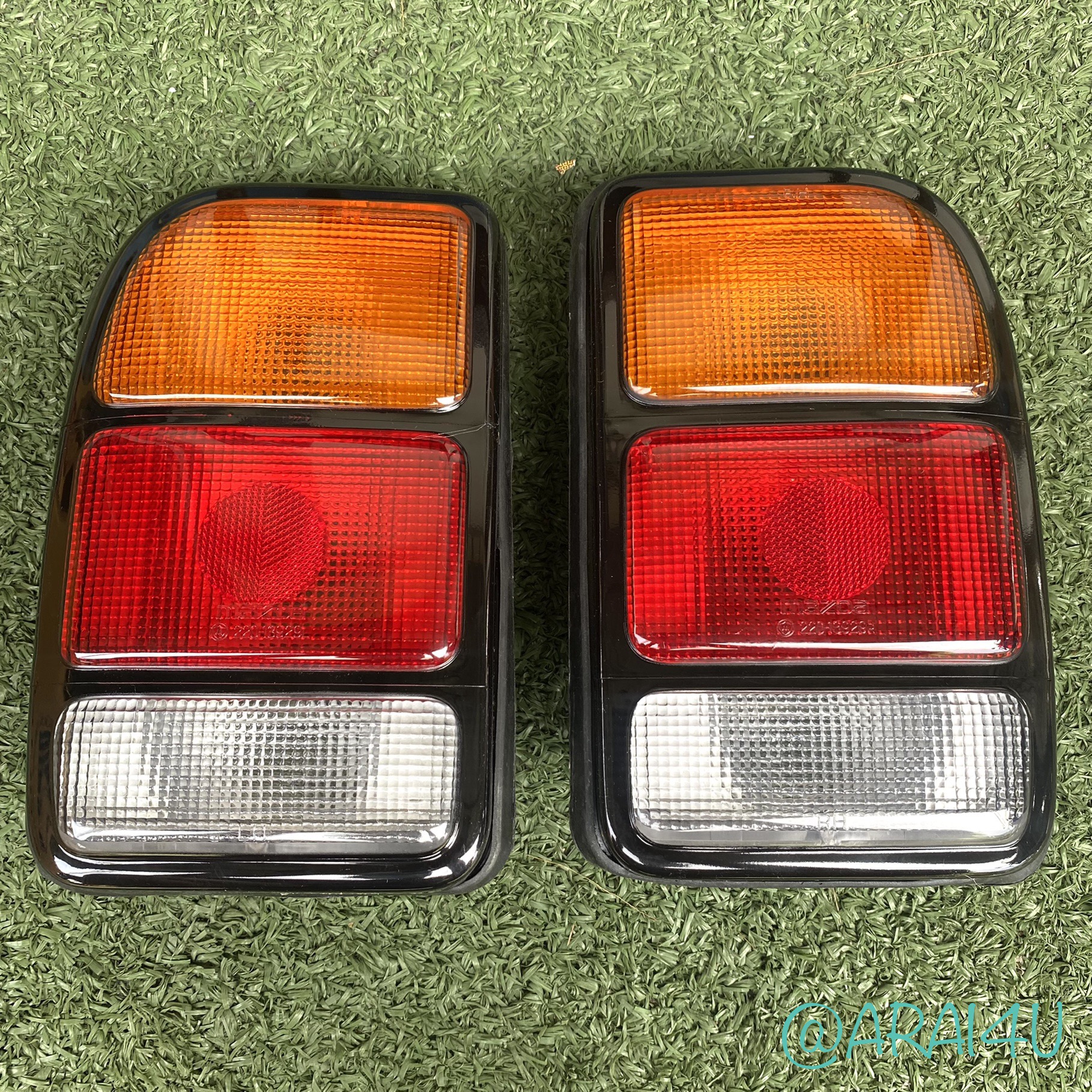 เสื้อไฟท้าย Mazda 1400 / M1400 (เฉพาะโคมไฟ) งานดี ***ราคาขายต่อคู่ ซ้าย+ขวา - ไฟท้าย มาสด้า familia แฟมิเลีย