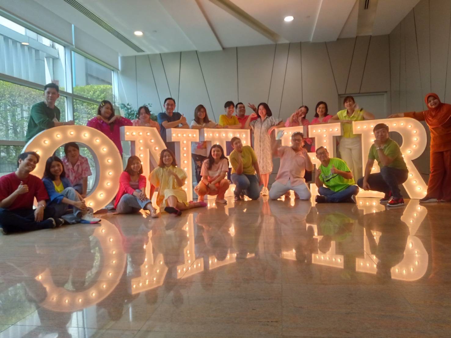 งานติดตั้งป้ายอักษรเช่าไฟปิงปอง "ONE HR" อักษรสูง 120cm