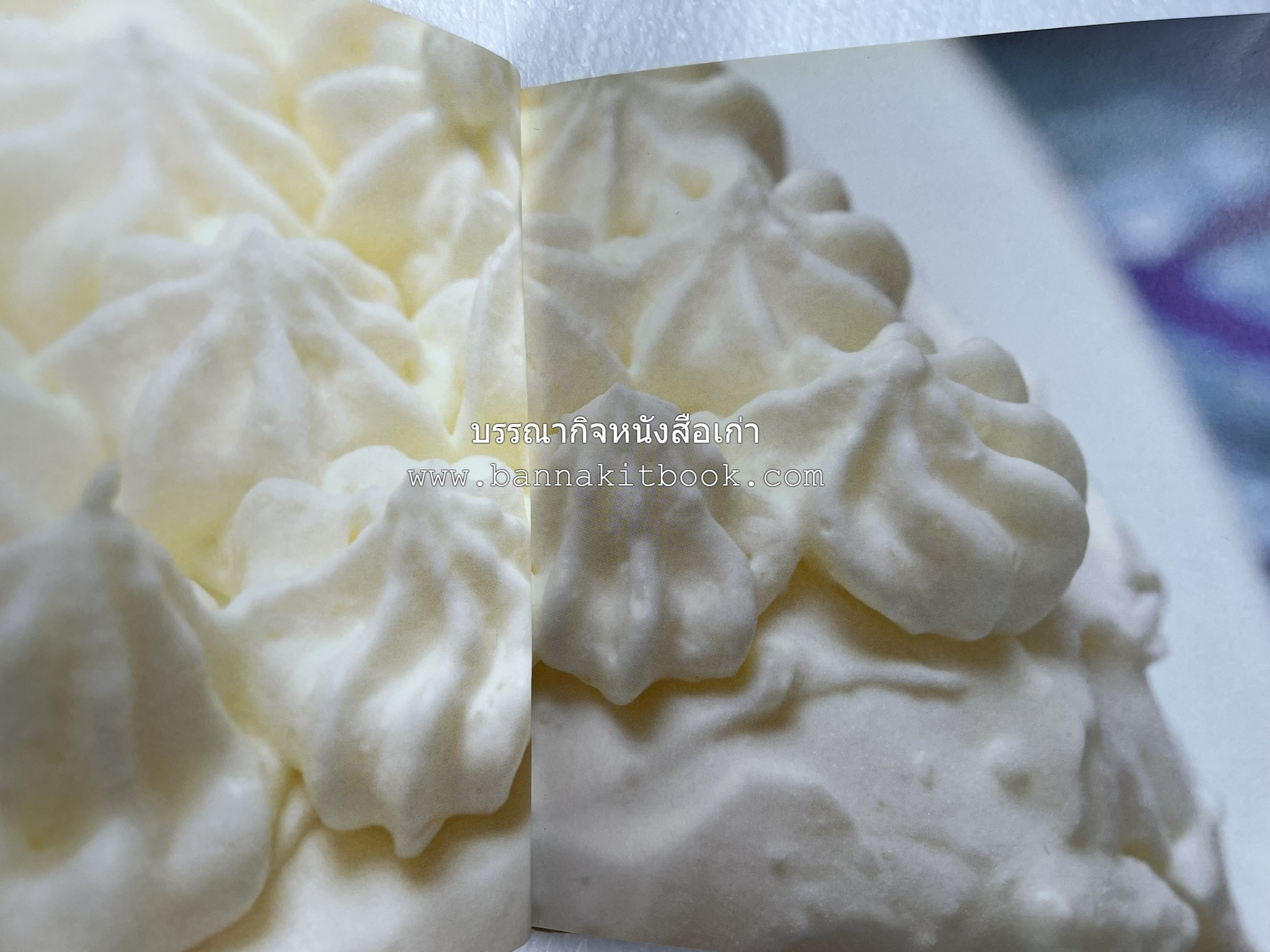 10 Best Cakes โดย : ปริสนา บุญสินสุข (หนังสือชุด "10 Best" ของสำนักพิมพ์เวลาดี).