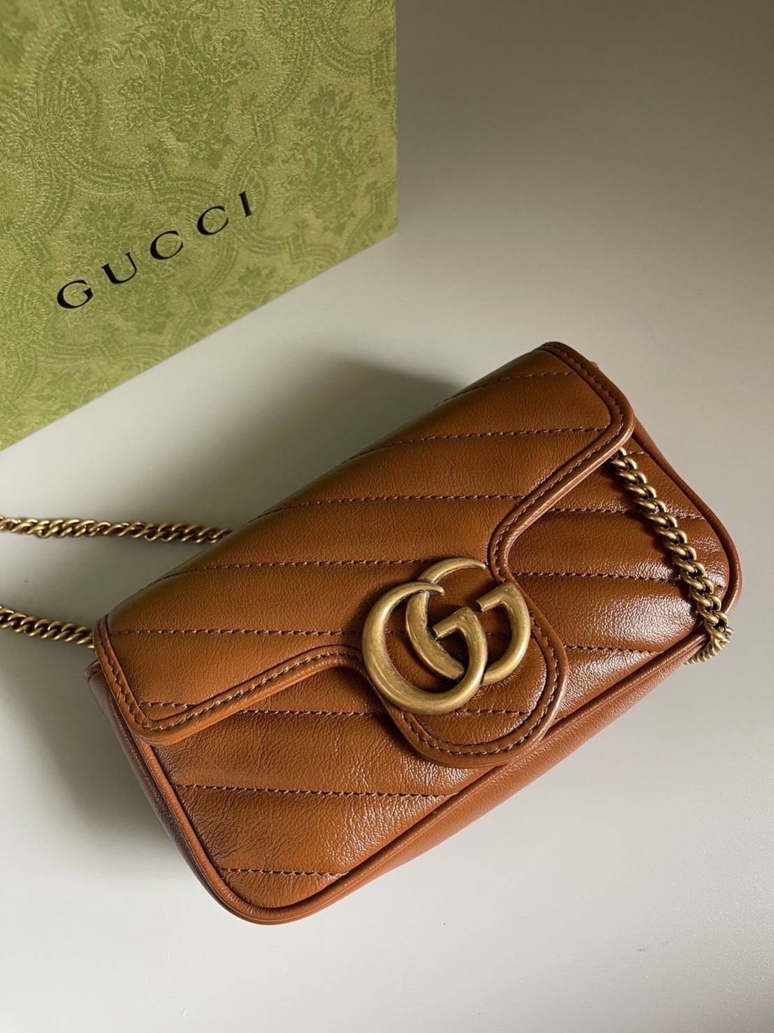รุ่นป้ายยา New Gucci Marmont Supermini Size 6.5 x 4 x 2 นิ้ว อุปกรณ์ การ์ด ถุงผ้า กล่องเขียว 🍀🍀