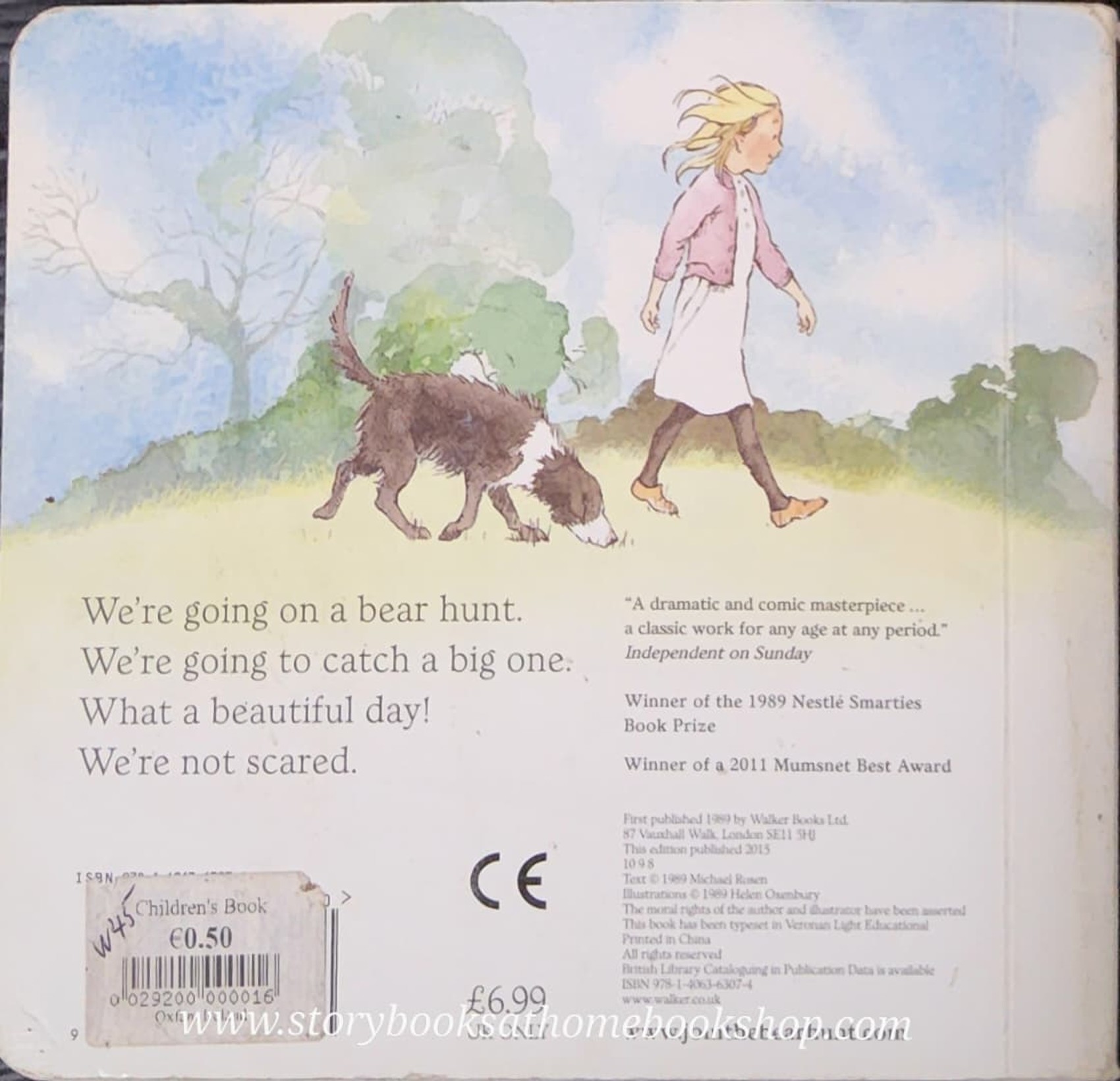 BOARD BOOK ** 🍅🍓 WE'RE GOING ON A BEAR HUNT BY MICHAEL ROSEN.HELEN OXENBURY