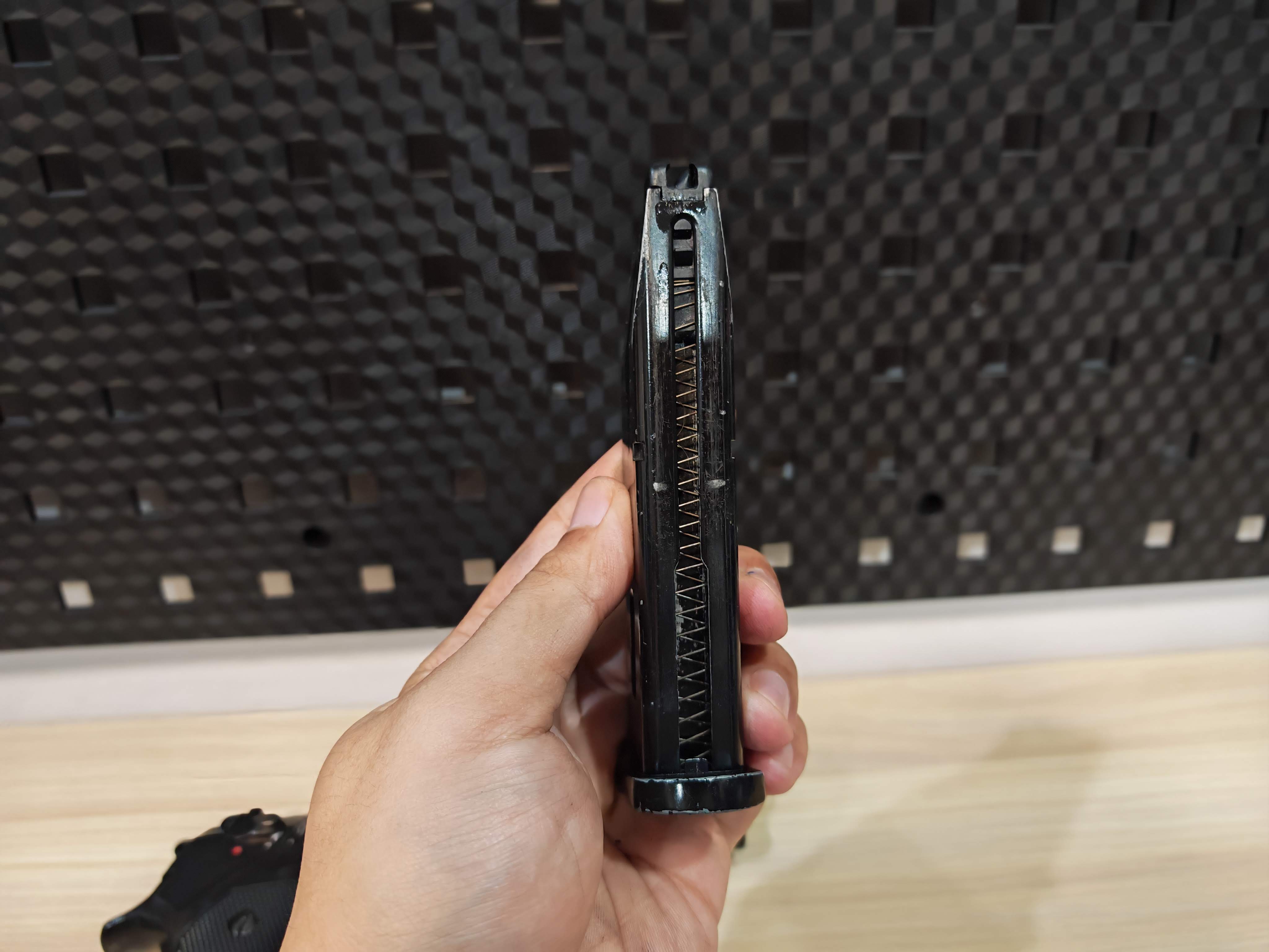 WE Beretta M9A1 โลหะทั้งตัว GBB ไต้หวัน BB Gun บีบีกัน แบบแก๊ส ปืนอัดลม มือสอง Airsoft Gun