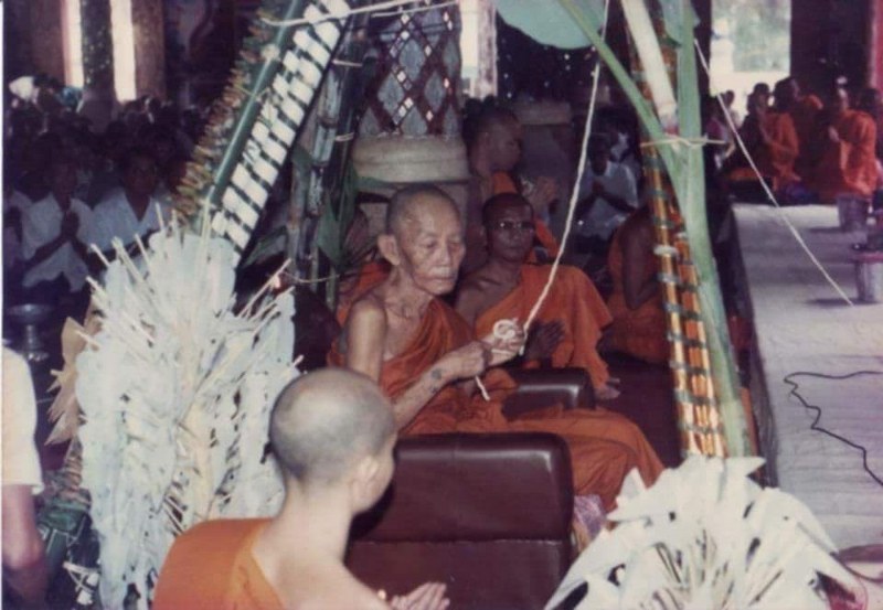 พระทันตธาตุครูบาอินทร์ วัดบ้านใหม่ จ.ลำปาง ร.ต.อ.พิทักษ์ได้มาจากอดีตผู้ใหญ่บ้านแม่สุข อ.วังเหนือ จ.ลำปาง ชื่อผู้ใหญ่เขียว อายุ 76 ปี เคยเป็นผู้ใหญ่บ้านราว ปี 2535-2542 ผู้ใหญ่เขียวเป็นศิษย์ครูบาอินทร์ ระหว่างปี 30-38 โดยได้รับพระทันตธาตุนี้ในปี 2536