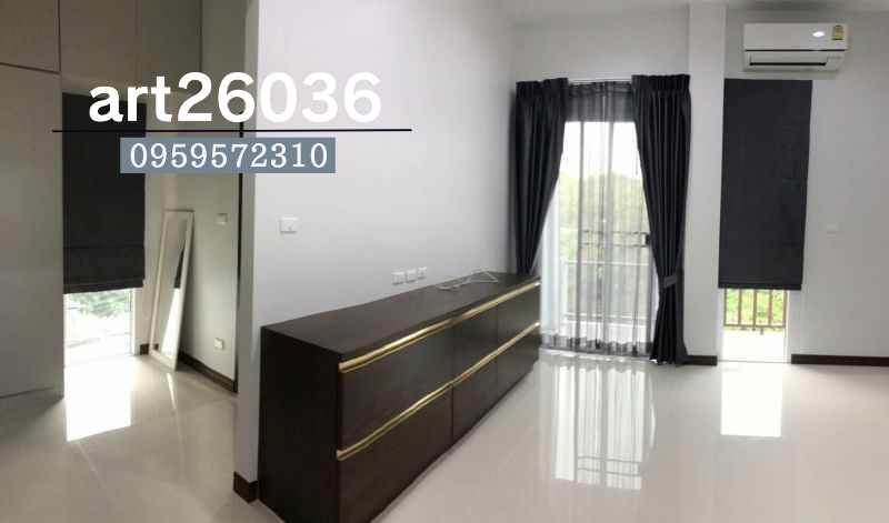 ผ้าม่านจีบโทนสีเทาเข้ม มีผ้าม่านโปร่งแสงด้านใน