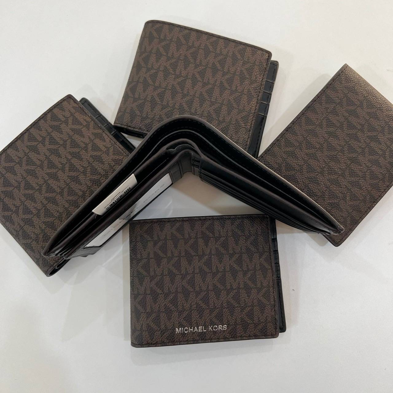 NEW MICHEAL KORS COOPER BILLFOLD WALLET WITH PASSCASE มีไส้