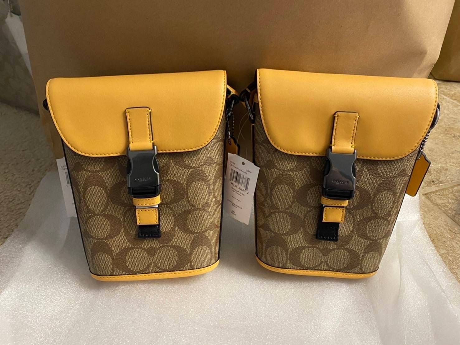New Coach Track Small Flap Crossbody In Signature Canvas สะพายชาย