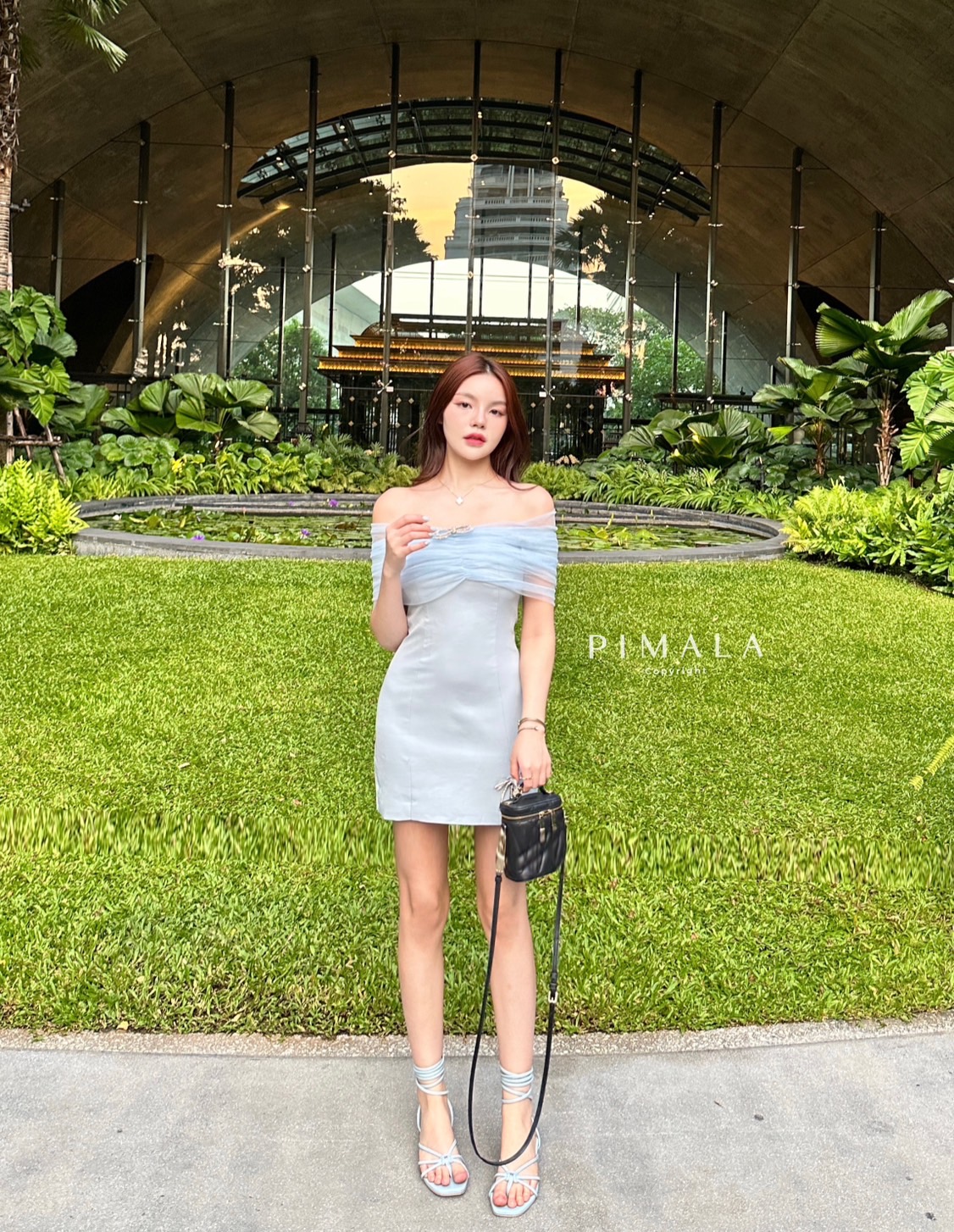 เดรสเปิดไหล่สีฟ้าทรงสวยมาก