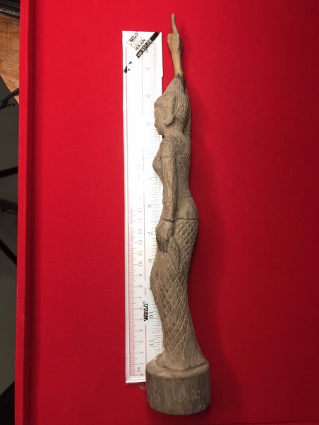 เจ้าแม่จามเทวี ไม้แกะ มีรอยจารหลวงปู่ ได้มาจากเชาวกะเหรี่ยง แม่วาง จ.เชียงใหม่ เคยไปช่วยหลวงปู่สร้างวัด