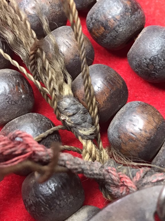 พระทันตธาตุ และประคำครูบาวัดสันโค้ง อ.แม่จัน จ.เชียงราย ได้มาจากคุณครูดนัย อดีตเป็นครูสอนโรงเรียนแม่จันวิทยาคม ปัจจุบันอายุ 79 ปี เปิดร้านอาหารอยู่น อ.แม่จัน ครูดนัยท่านเป็นลูกศิษย์ครูบาวัดสันโค้ง ท่านเล่าว่าได้พระทันตธาตุมาในปี 2519 พร้อมกับประคำ