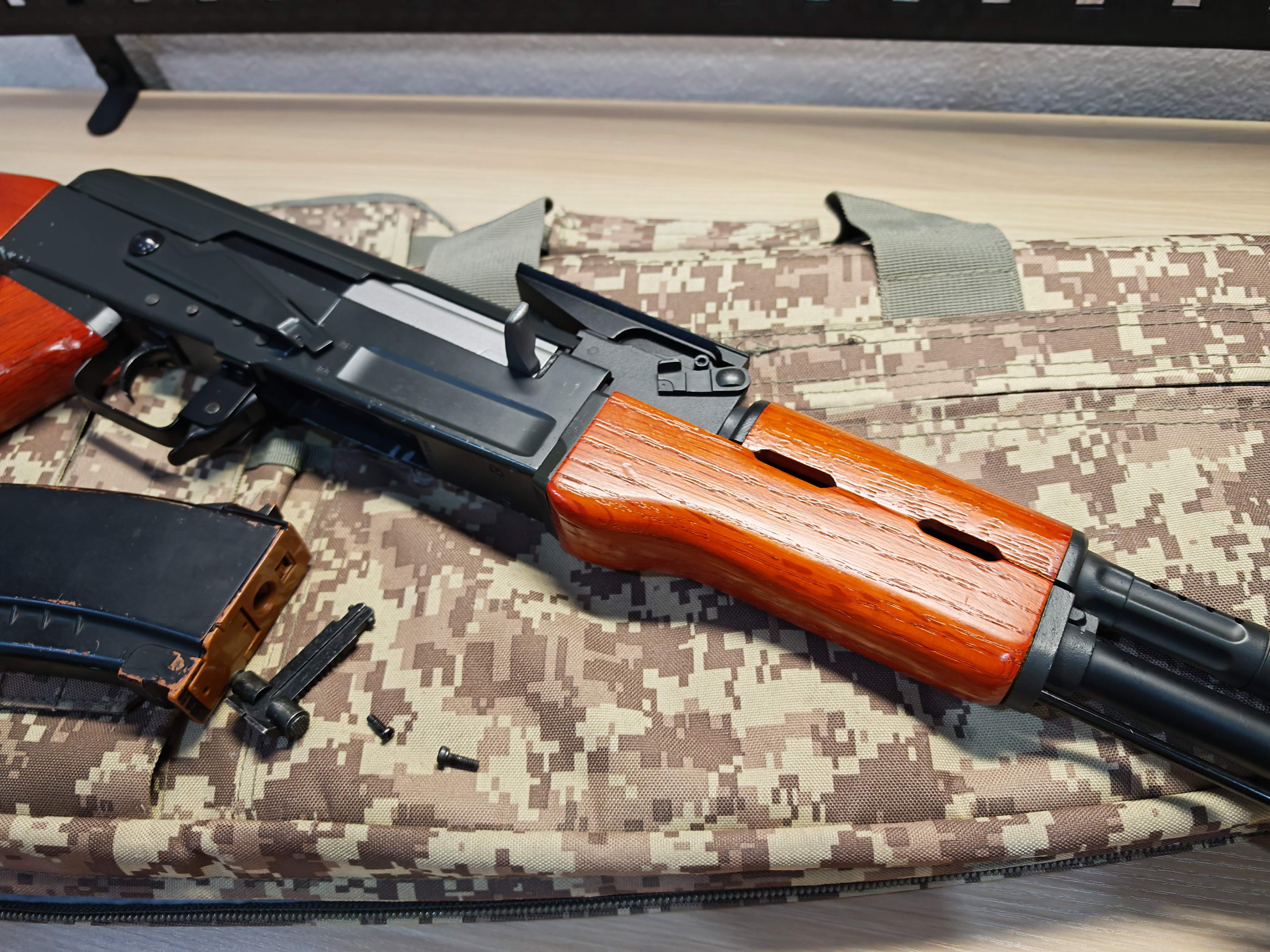 CYMA CM.042 AK47 บอดี้โลหะ ไม้แท้ + กระเป๋า AEG BB Gun บีบีกัน Airsoft Gun ปืนอัดลม ปืนยาวไฟฟ้า มือสอง
