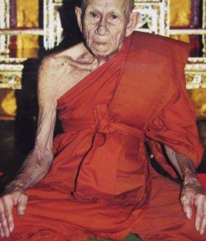 พระทันตธาตุ ครูบาคำมูล วัดศรีมงคล อ.แม่ทา จ.ลำพูน ได้มาจากปลัดประดิษฐ์ อายุ 63 ปี (บันทึก พ.ศ.2567) เคยเป็นปลัดฯ นายอำเภอ หลายพื้นที่ในจ.ลำพูน ปัจจุบันนี้อาศัยอยู่ อ.ป่าซาง ปลัดท่านได้มาจากลูกศิษย์ฯ ครูบาคำมูล ชื่อคุณต้อม เมื่อปี 2550