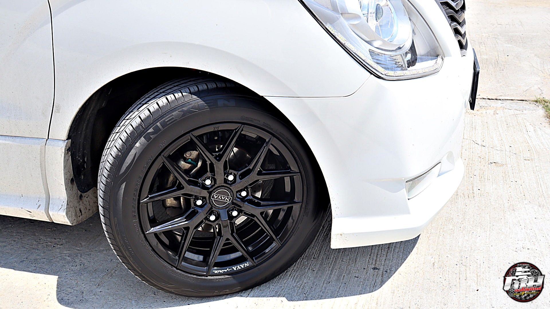 HYUNDAI H-1 เปลี่ยนล้อแม็กซ์ NAYA ALPHA-6 ขอบ18นิ้ว