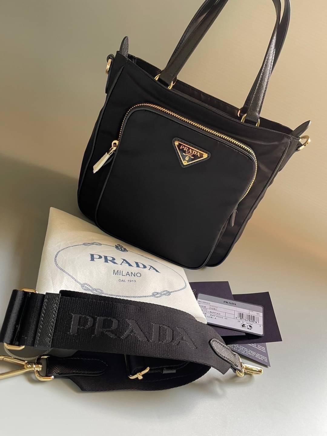 ว่าง 1 สุดท้าย New Prada Tessuto Shopping Tote Bag Size สูง 8.2 x กว้าง 9 x ฐาน 4 นิ้ว