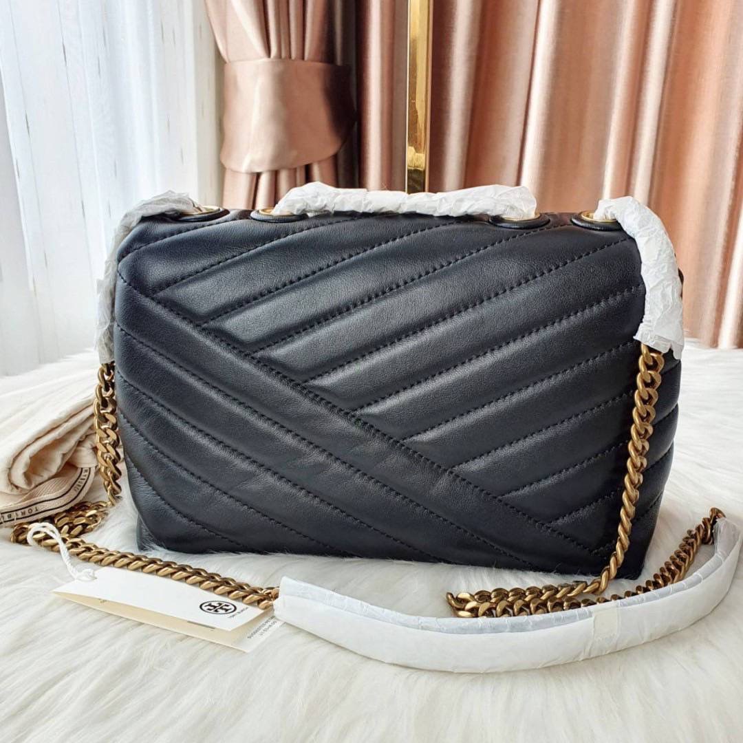 งาน Shop รุ่นน้องชาแนลสุดฮิต New Tory Burch Kira Chevron Small Convertible Shoulder Bag ขนาด ยาว9" x สูง6" x กว้าง3.2" (นิ้ว)