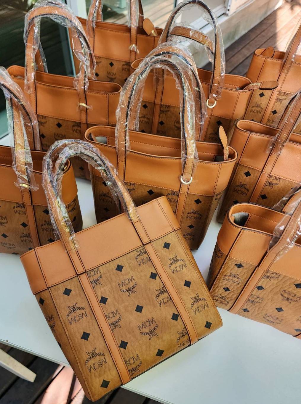 โปร New Mcm aren mini tote อุปกรณ์การ์ดเปล่า ถุงผ้า