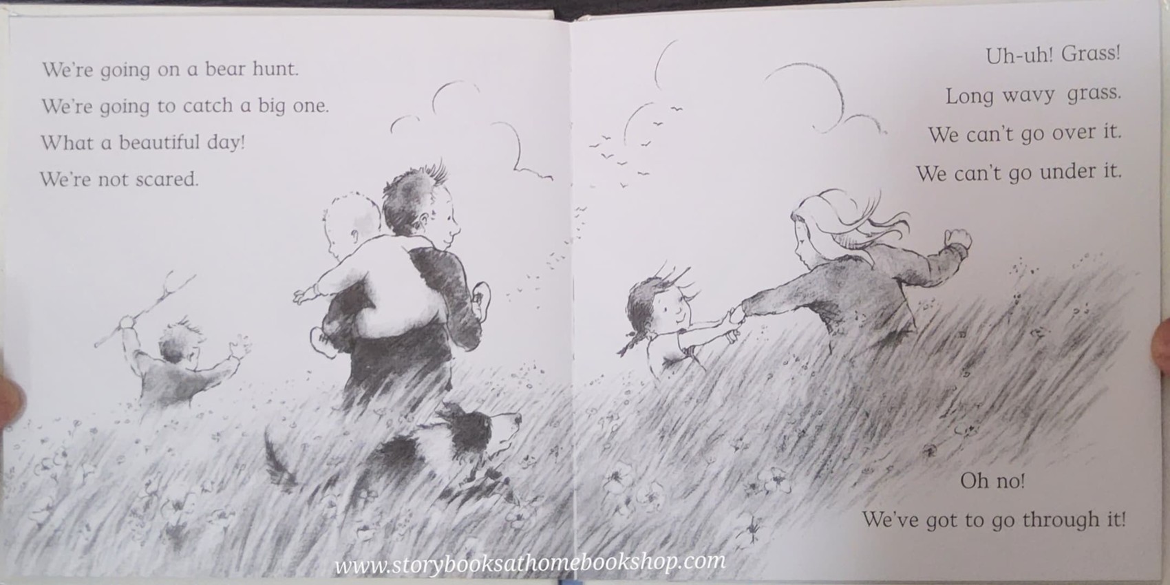 หนังสือนิทานปกแข็ง** ♥️WE'RE GOING ON A BEAR HUNT BY MICHAEL ROSEN AND HELEN OXENBURY