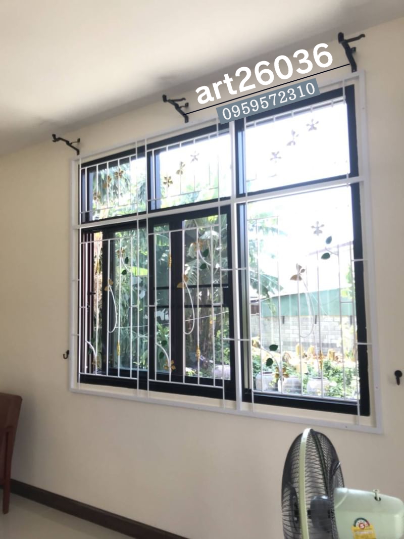 หน้าต่าง เหล็กดัดพร้อมมุ้งลวด ลายผีเสื้อ ดอกไม้