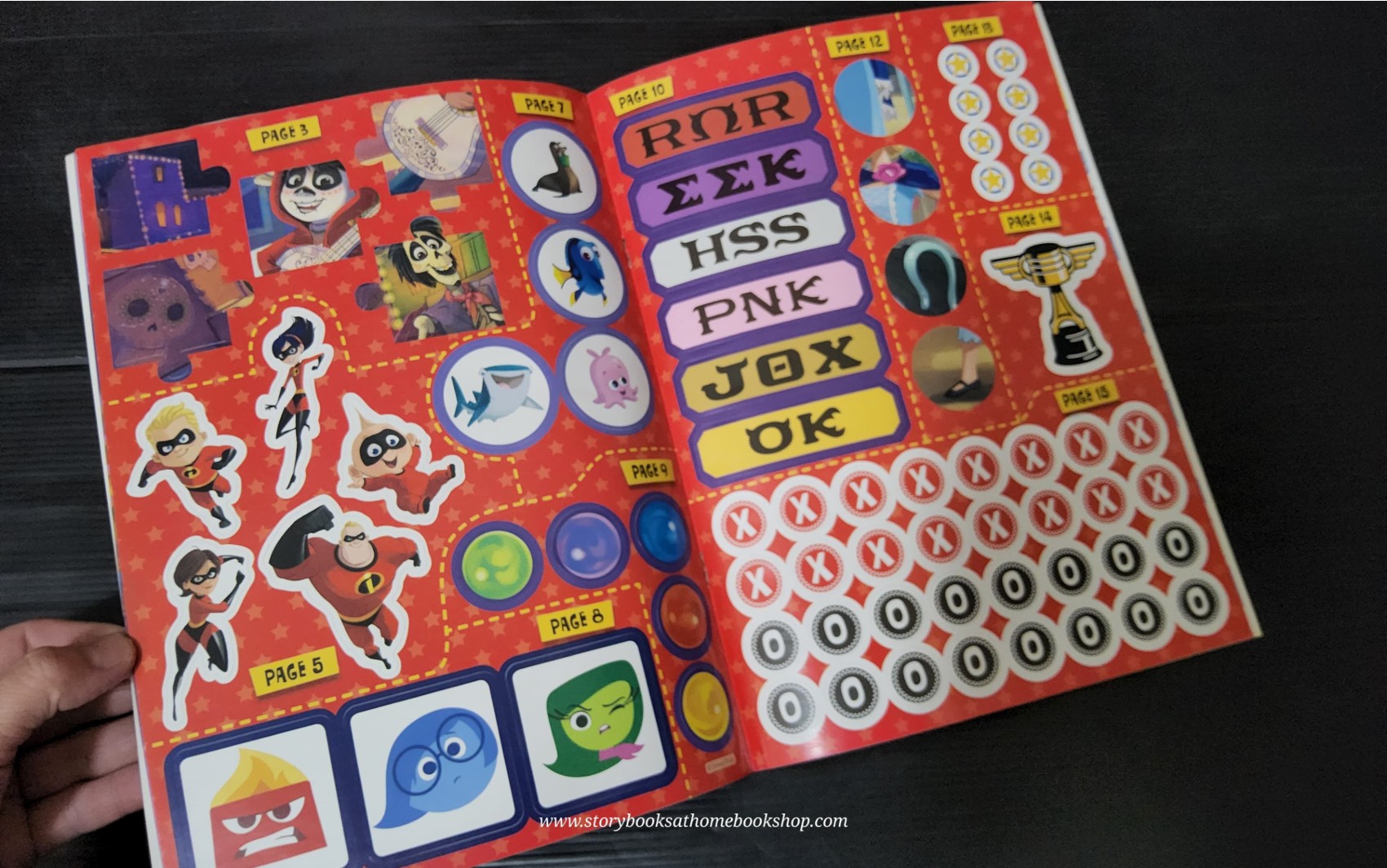 ACTIVITIES BOOK** ð
ð
PIXAR STICKER PLAY AWESOME ACTIVITIES