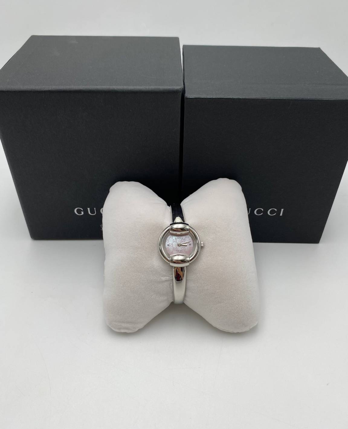 New. gucci watch ขนาด : 25มม. : รอบวงแขน 15-16 ซม. อุปกรณ์ : กล่อง หมอน บุ๊ค
