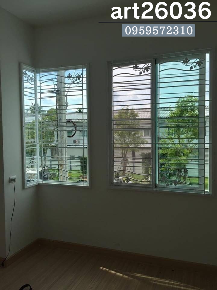 เหล็กดัดสีอบขาว มุ้งลวด กระจกสี ใบไม้