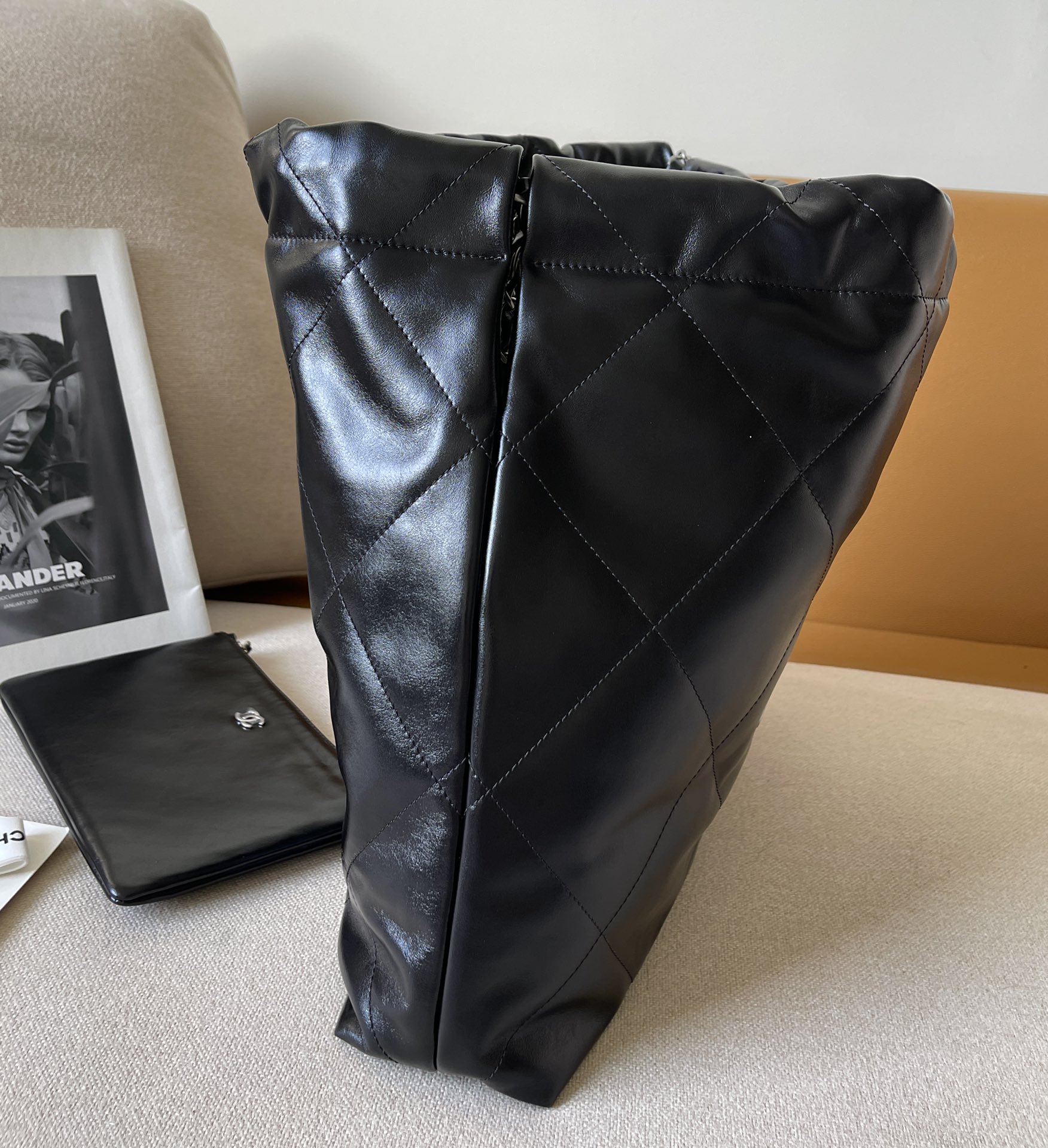 [Pre-order] Chanel 22bags Medium Handbag In Calfskin With Gold-Tone Metal Hardware Black งาน VIP คุณภาพที่ดีที่สุด