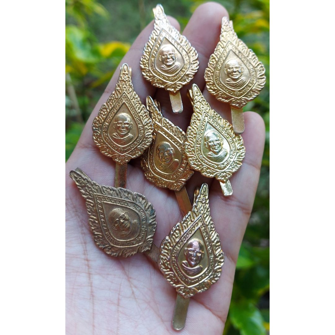 แหนบพัดยศ หลวงพ่อฤาษีลิงดำ วัดท่าซุง ปี35 เนื้อกะไหล่ทอง มี 3 แหนบให้เลือก