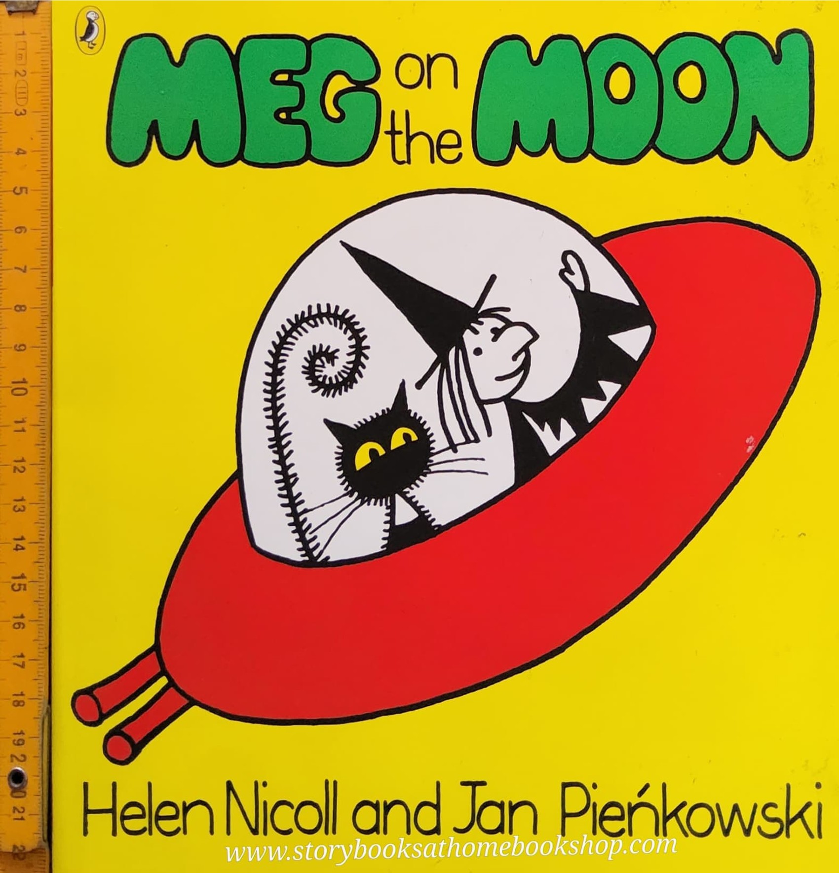 หนังสือนิทานปกอ่อน** 🍅🍓MEG ON THE MOON BY HELEN NICOLL AND JAN PIENKOWSKI