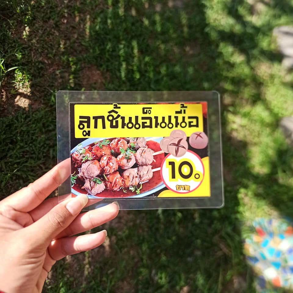 ป้ายเมนูสำเร็จรูป A6 ไม่เจาะ 22 แผ่น | แบบที่ 7 โทนสีเหลือง-ดำ | ลูกชิ้น, ไส้กรอก, หมึก, หอย เมนูเด็ด พร้อมใช้งาน