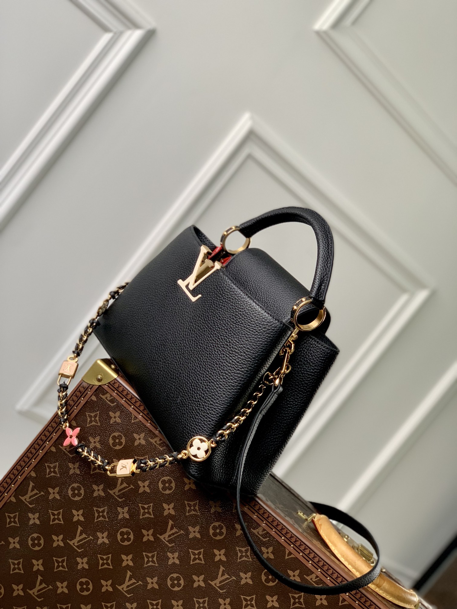 [Pre-order]กระเป๋าสะพาย LOUIS VUITTON Taurillon Leather Capucines งานคุณภาพที่ดีที่สุด