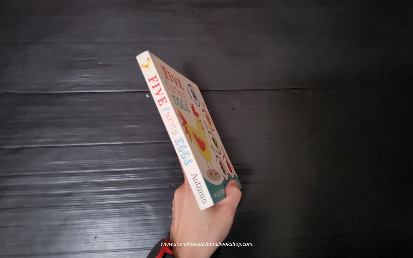 BOARD BOOK** ð
FIVE FUNNY EGGS