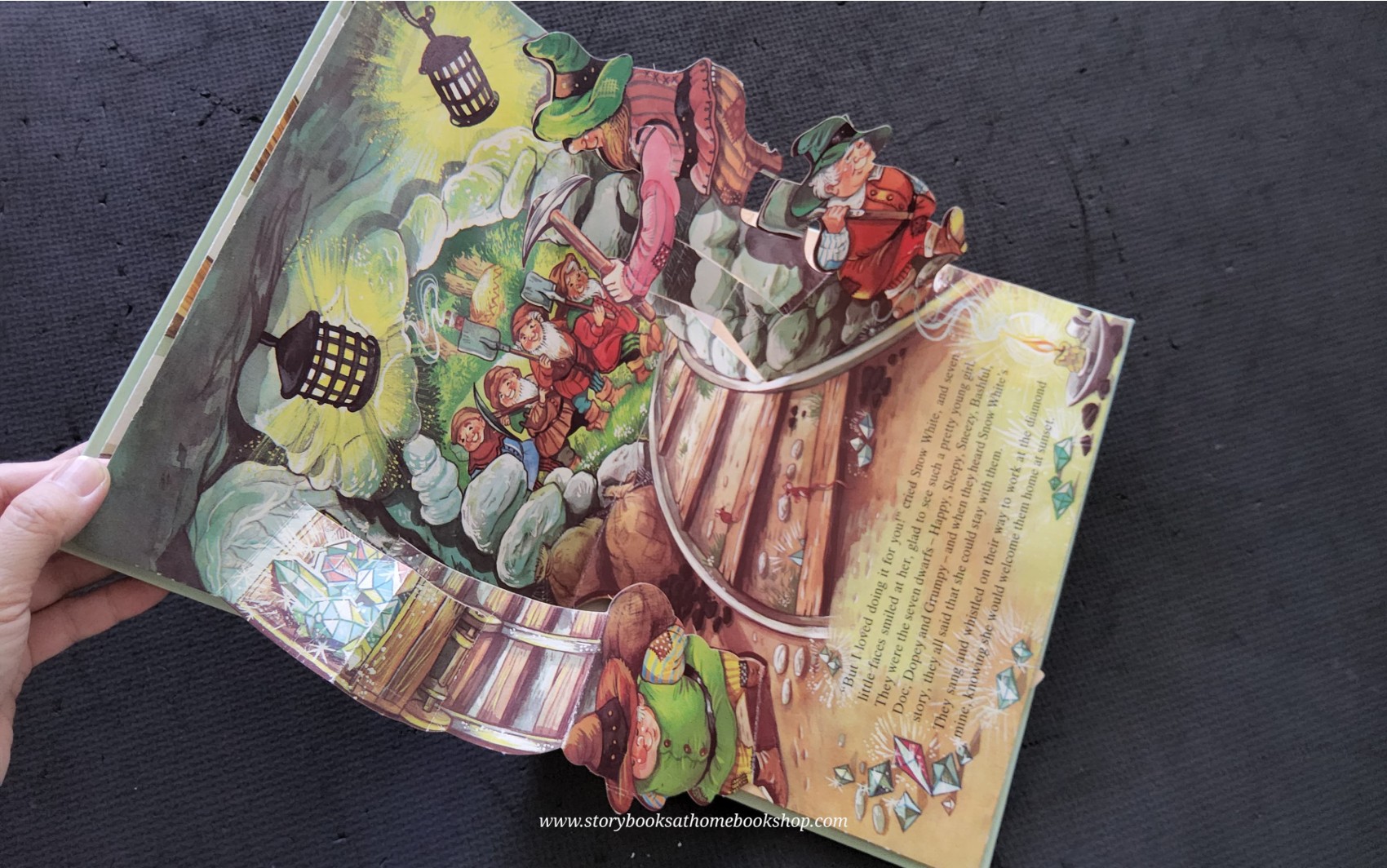 Pop-Up Book** ** หนังสือนิทานปกแข็ง** 🍅🍓SNOW WHITE POP-UP PICTURE STORY