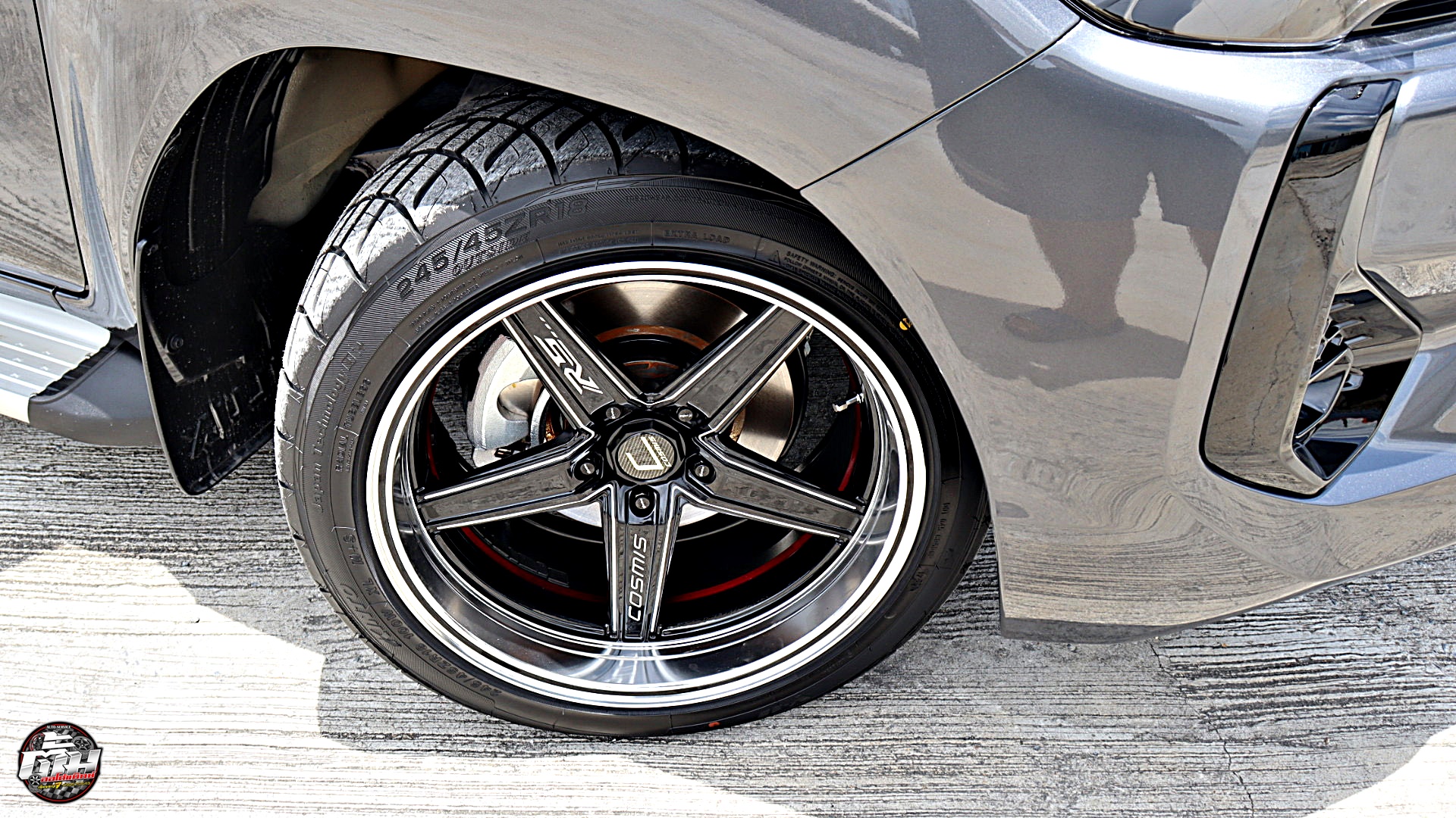 TOYOTA REVO Z-Edition เปลี่ยนล้อยาง ล้อ COSMIS RS ZE ขอบ18นิ้ว ยาง KINTO V-36 F 245/45R18 100W R 275/40R18 103W