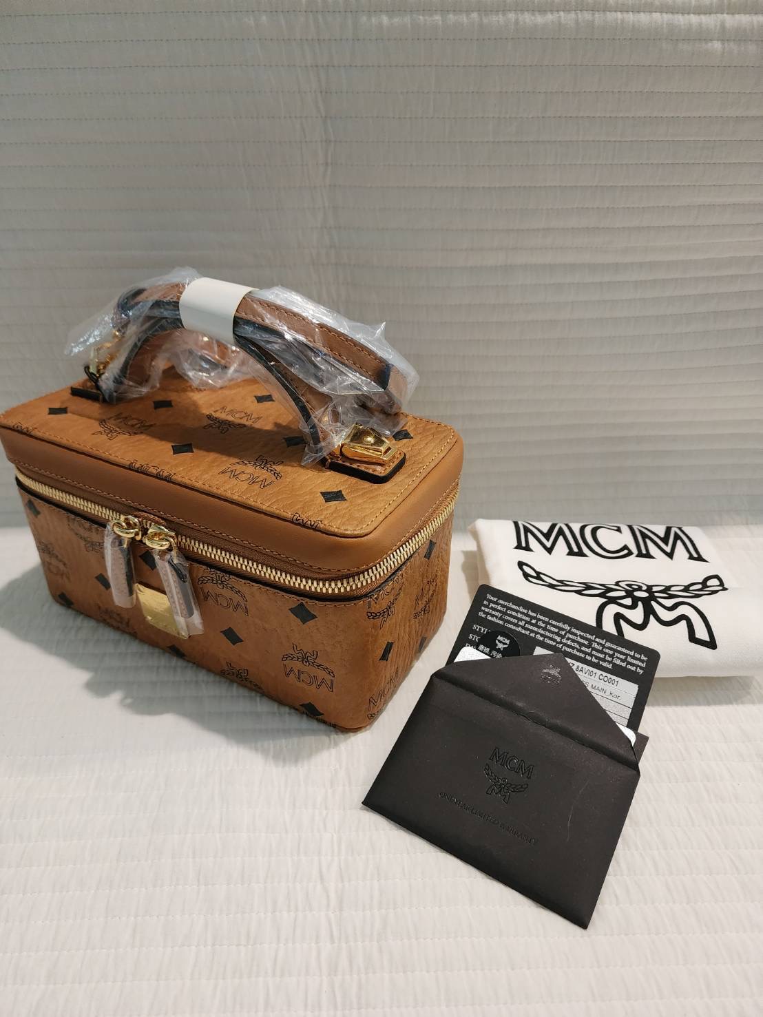 New Mcm vanity case อุปกรณ์การ์ด ถุงผ้า