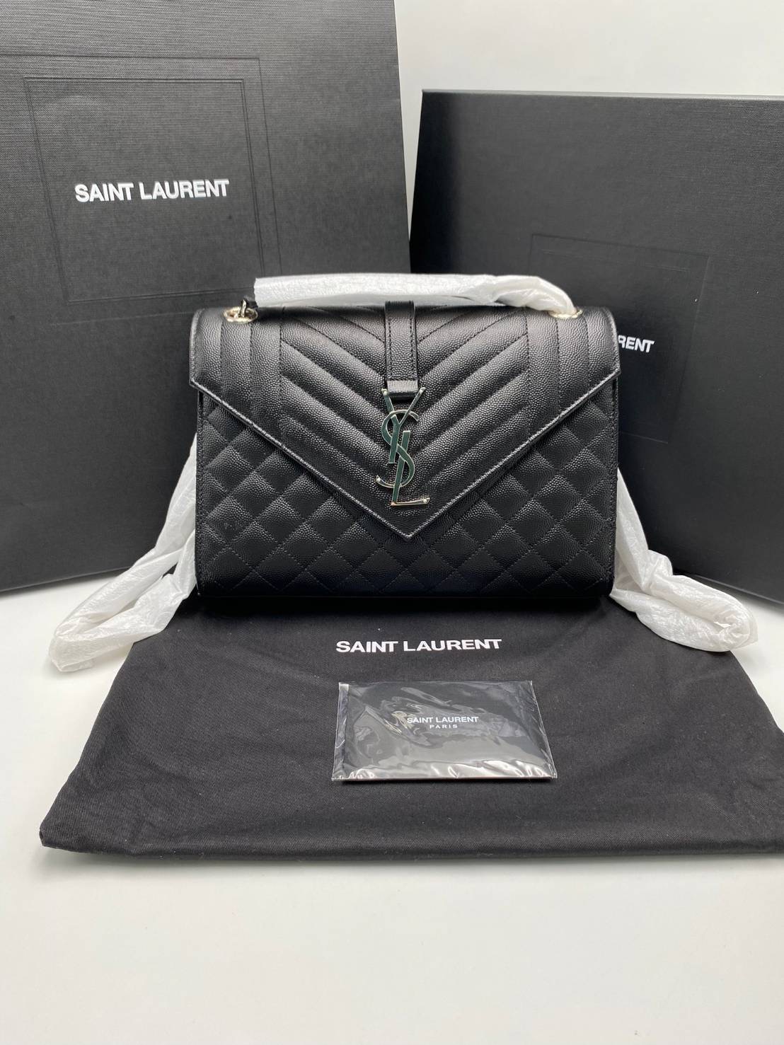 New YSL ENVELOPE MEDIUM DIMENSIONS: 24 X 17,5 X 6 CM / 9.4 X 6.8 X 2.3 INCHES