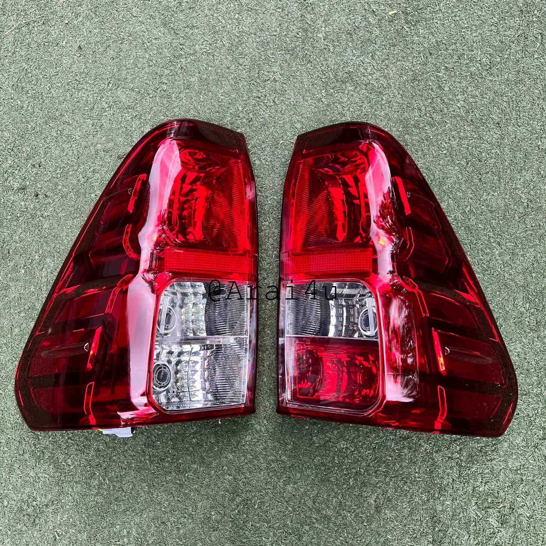 ไฟท้ายพร้อมขั่วไฟ TOYOTA REVO 2015 RH/LH🔺 ราคาคู่ละ