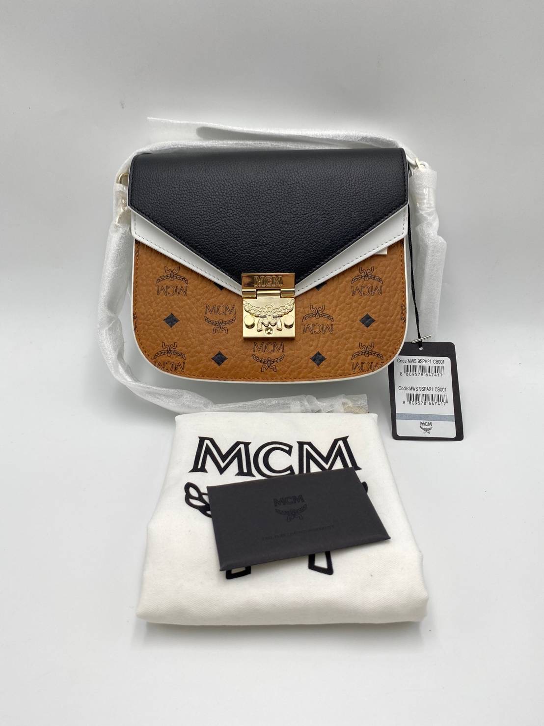 New Mcm Patricia small ขนาด : 20 x 19 ซม.อุปกรณ์ การ์ด ถุงผ้า