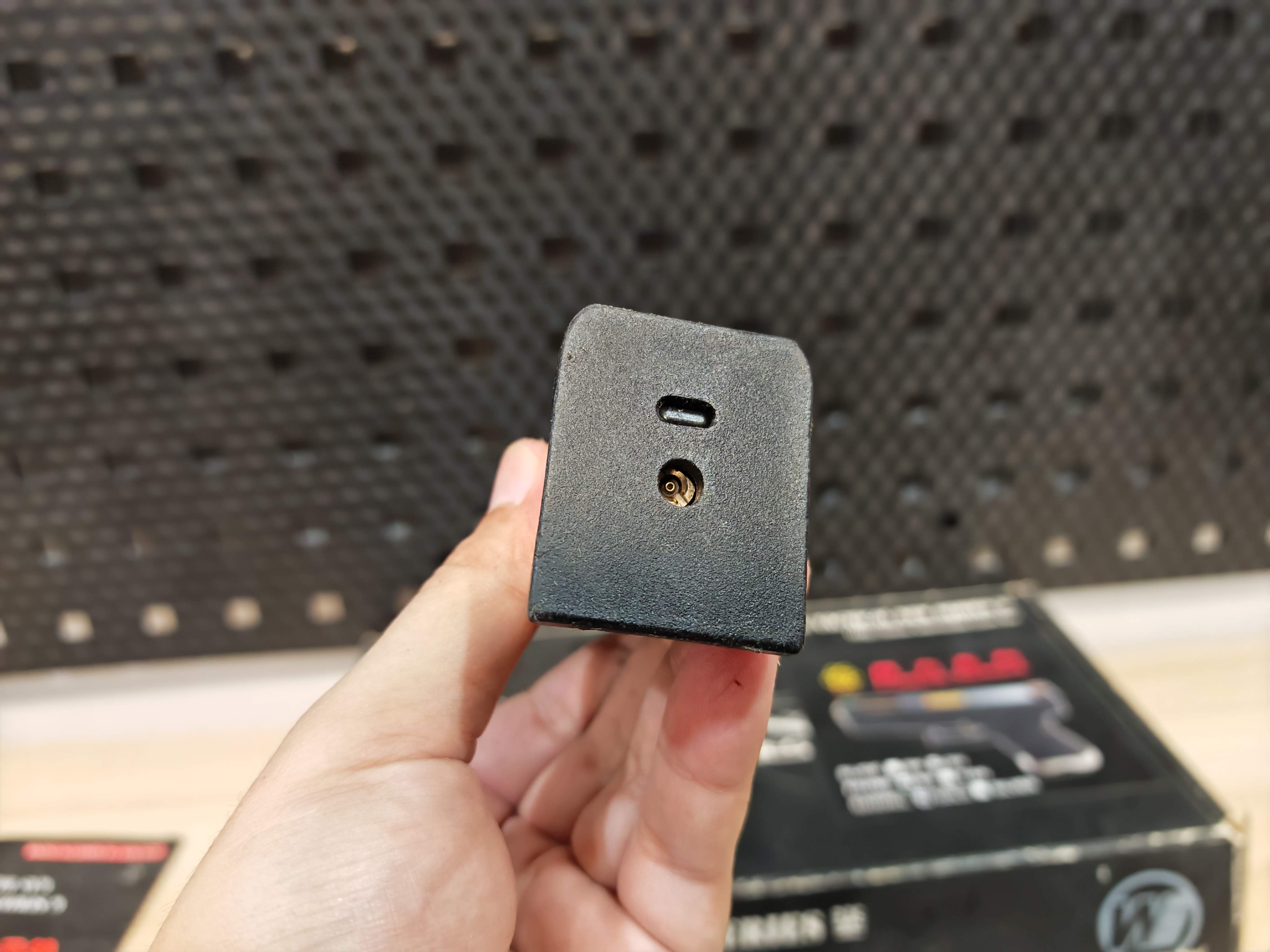 WE Glock19 G-Force Custom เฟรมดำ สไลด์เงิน ลำกล้องทอง GBB BB Gun บีบีกัน แบบแก๊ส ปืนอัดลม มือสอง Airsoft Gun