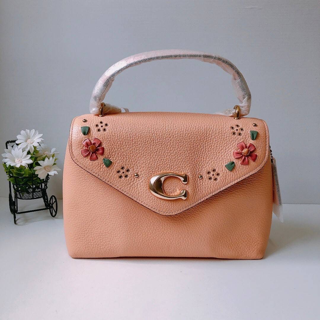 New COACH Tammie Shoulder Bag With Floral Whipstitch color: Faded Blush Multi size: 10 1/4" (L) x 6 3/4" (H) x 3 3/4" (W) อปก ป้าย การ์ด
