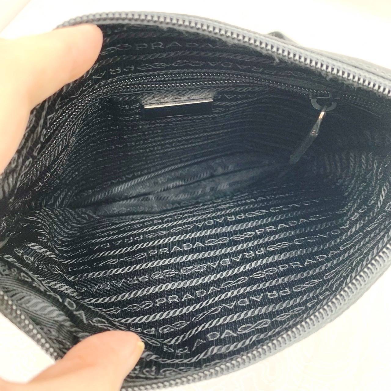 New Prada nylon messenger bag ขนาด 25 x 25 x 2.5 ซม อุปกรณ์ถุงผ้า การ์ด
