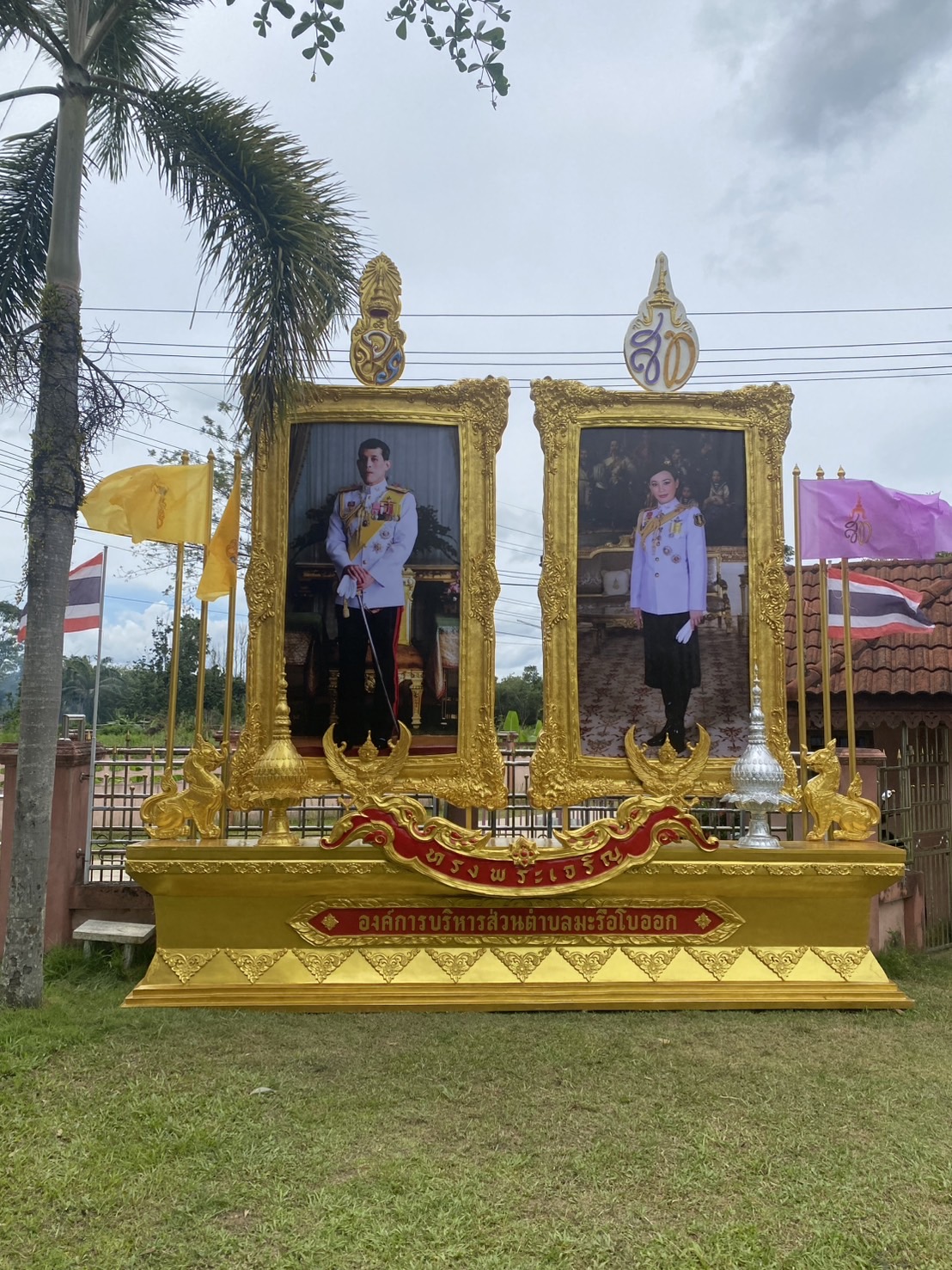 ซุ้มเฉลิมพระเกียรติ D012