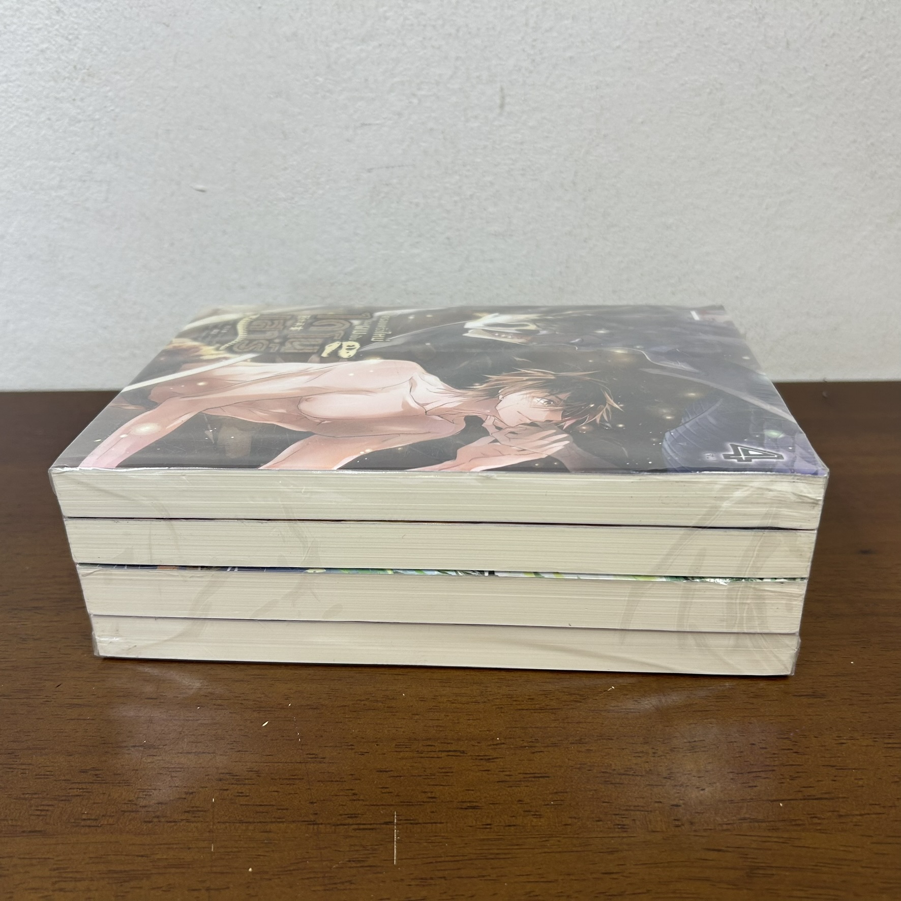 [YAOI] ครอบครัวใหม่ของผมเป็นไดโนเสาร์ เล่ม 1-4 จบ ครบชุด ... Yue Xia Sang (มือหนึ่งขีดสัน) นิยายวาย มีดี Meedee