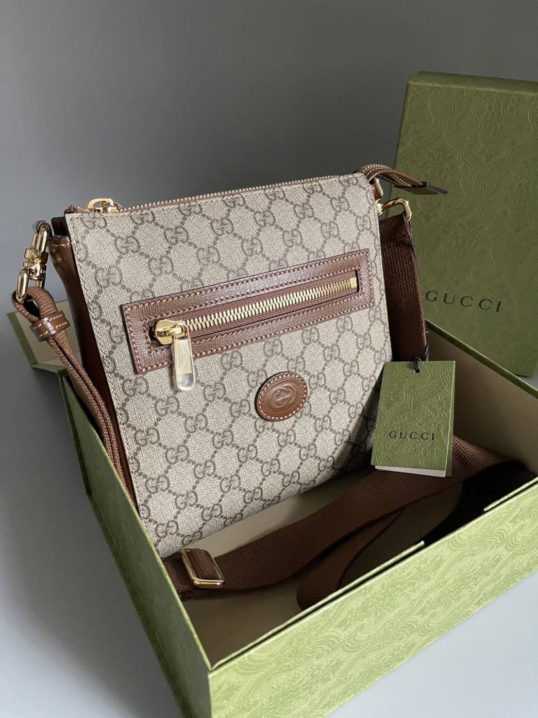New Gucci Supreme Messenger Bag ขนาด 8.25 x 9.25 x 1.5 นิ้ว อุปกรณ์ การ์ด ถุงผ้า กล่อง