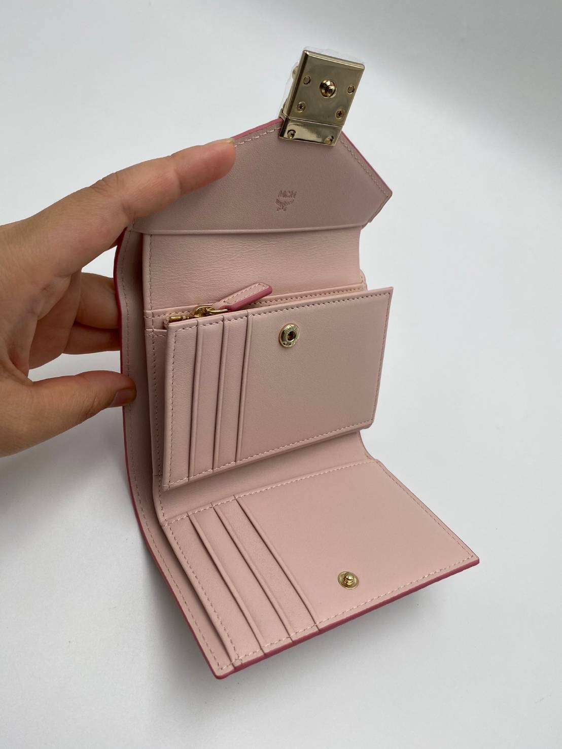 New Mcm wallet 3 พับ หมุด อุปกรณ์ กล่อง ถุงผ้า การ์ด ถุงกระดาษ shop king power