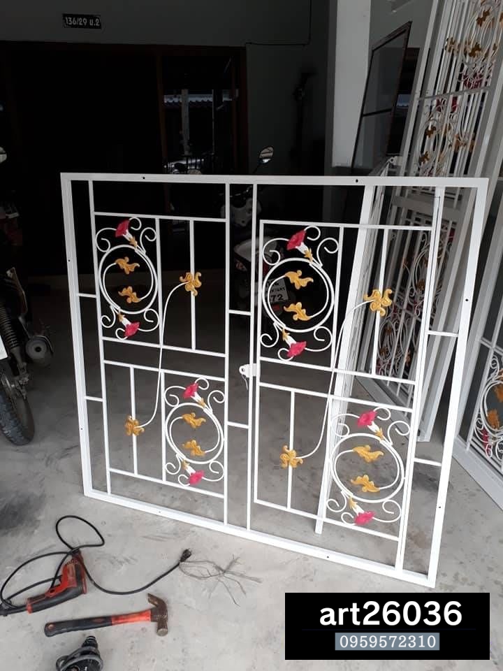 เหล็กดัด ประตู พร้อมมุ้งลวด กระจกฟิล์มดำ